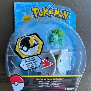 Pokemon Bulbasaur Throw 'N' Pop Poke Ball Toy - Green and White